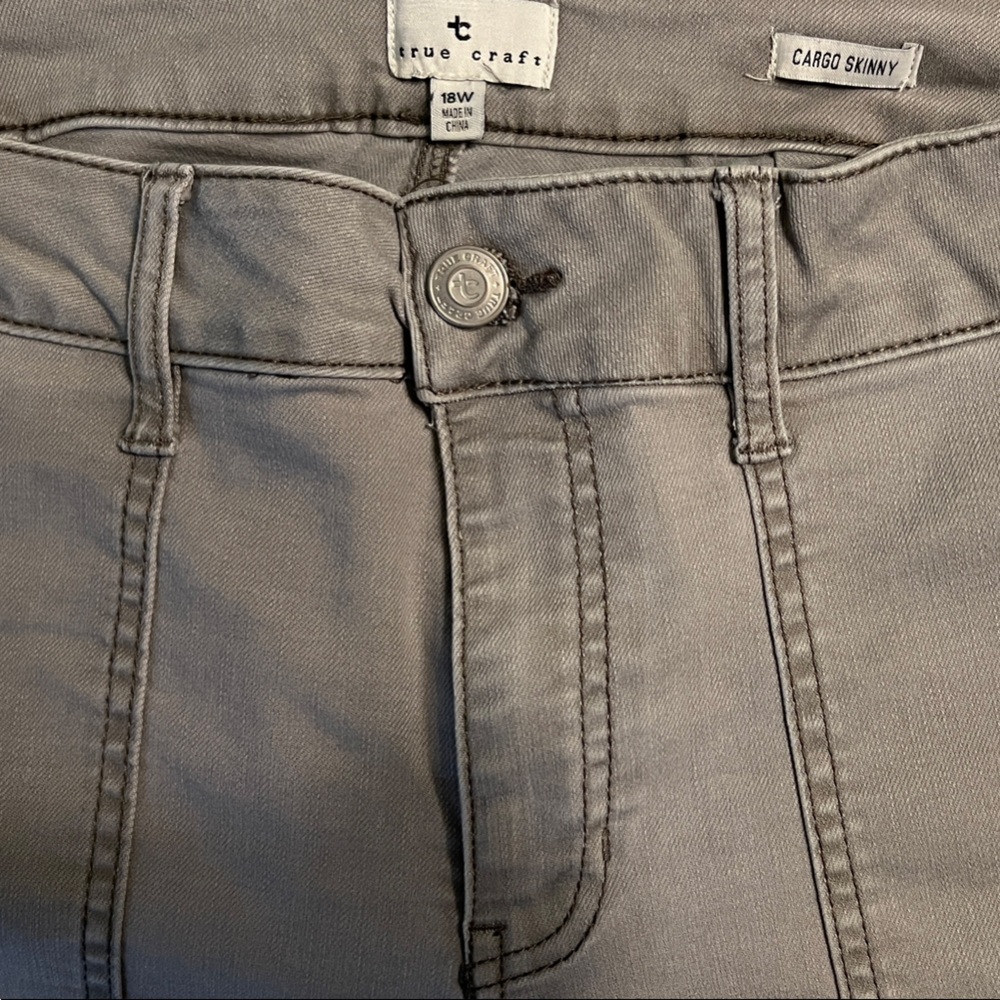 True Craft Women's Olive Cargo Pants - Picture 3 of 3